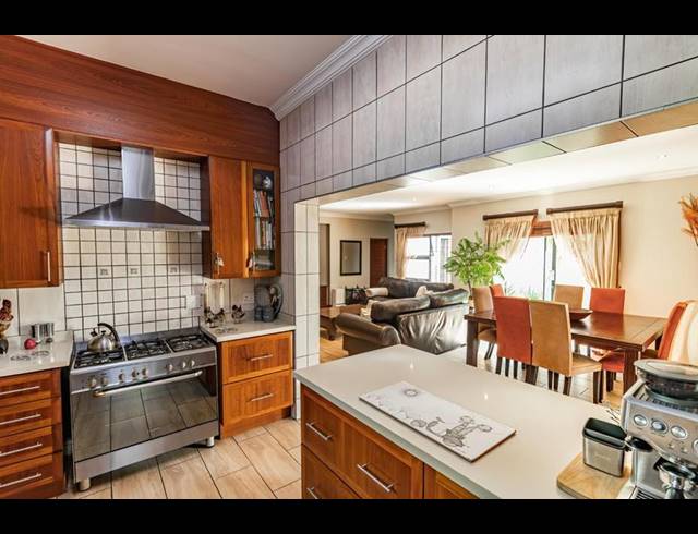 4 BEDROOM HOUSE FOR SALE IN MIDSTREAM HILL